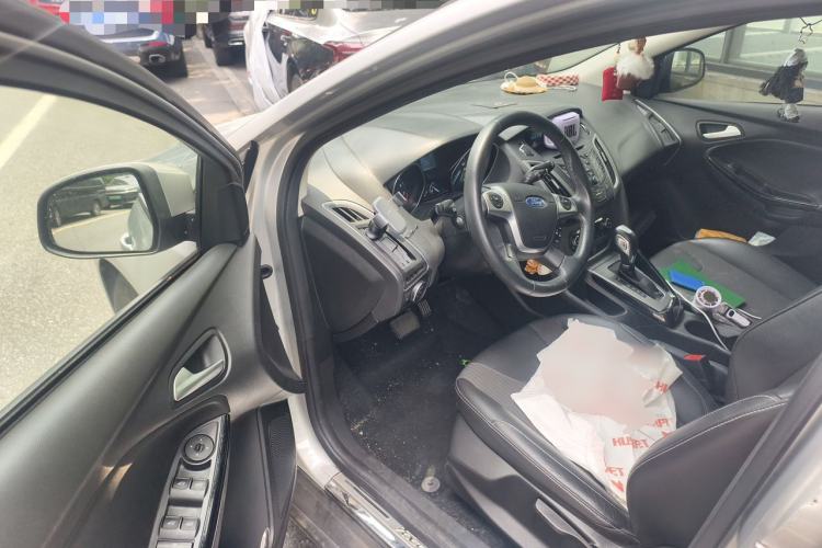 Used Ford Focus 2012 Hatchback 1.6L Automatic Fashion Edition Driver Seat