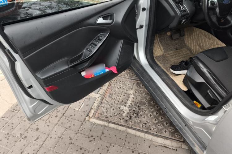 Used Ford Focus 2012 Sedan 1.6L Automatic Fashion Edition Driver Seat