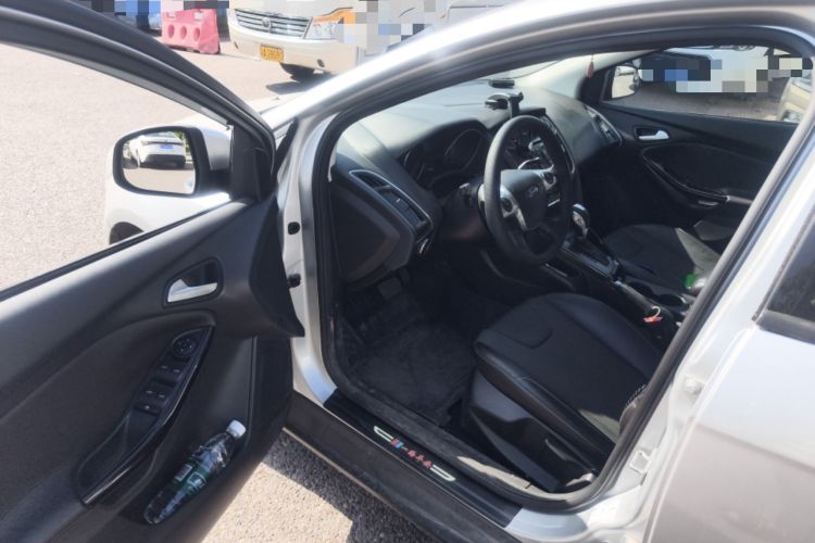 Used Ford Focus 2012 Hatchback 1.6L Automatic Fashion Edition Driver Seat