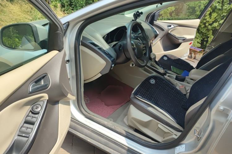 Used Ford Focus 2012 Sedan 1.6L Automatic Fashion Edition Driver Seat