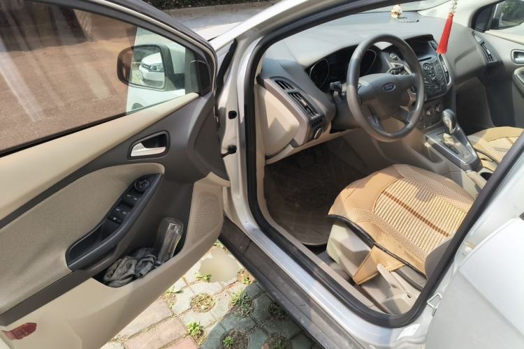 Used Ford Focus 2012 Hatchback 1.6L Automatic Fashion Edition Driver Seat