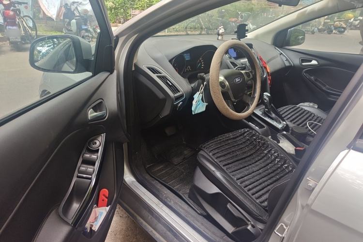 Used Ford Focus 2012 Sedan 1.6L Automatic Fashion Edition Driver Seat