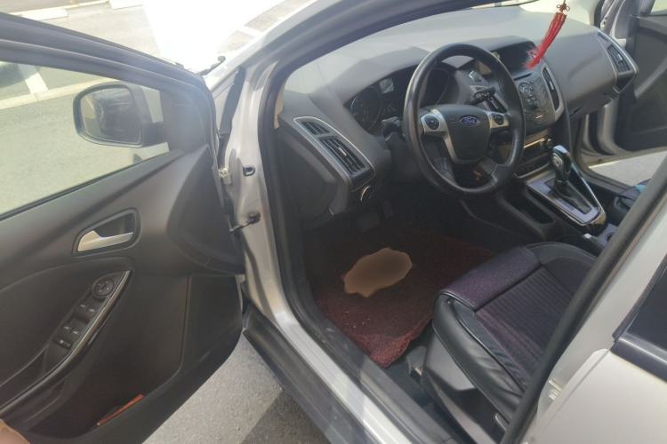 Used Ford Focus 2012 Sedan 1.6L Automatic Fashion Edition Driver Seat