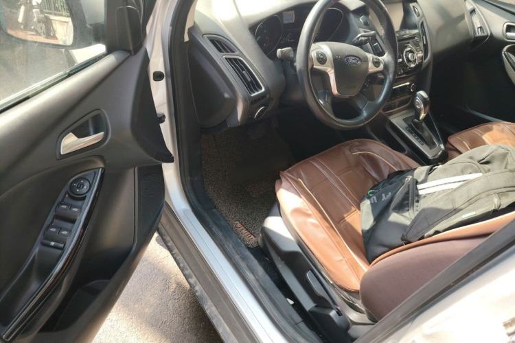 Used Ford Focus 2012 Sedan 1.6L Automatic Fashion Edition Driver Seat