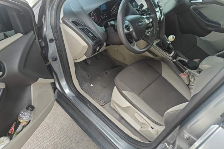 Used Ford Focus 2012 Sedan 1.6L Manual Comfort Model Driver Seat