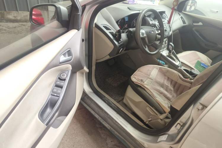 Used Ford Focus 2012 Sedan 1.6L Automatic Comfort Model Driver Seat