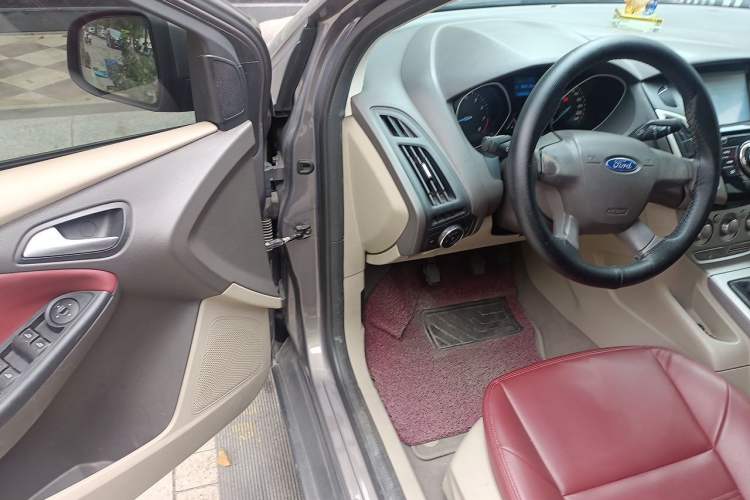Used Ford Focus 2012 Sedan 1.6L Manual Comfort Model Driver Seat
