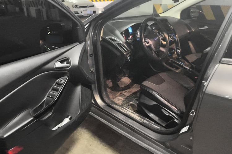 Used Ford Focus 2012 Sedan 1.6L Automatic Fashion Edition Driver Seat