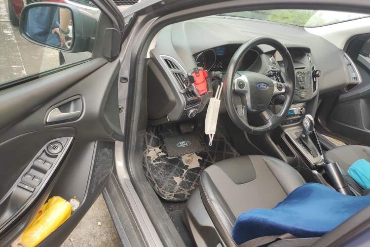 Used Ford Focus 2012 Sedan 1.6L Automatic Fashion Edition Driver Seat