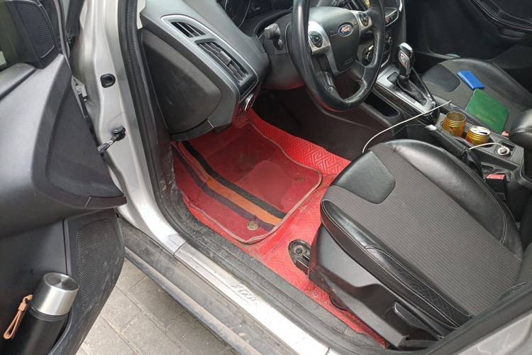 Used Ford Focus 2012 Sedan 1.6L Automatic Fashion Edition Driver Seat