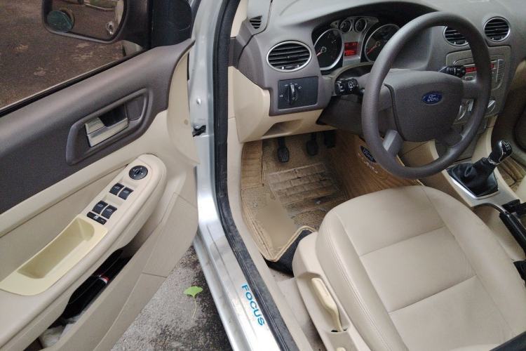 Used Ford Focus 2012 Sedan Classic 1.8L Manual Fashion Edition Driver Seat