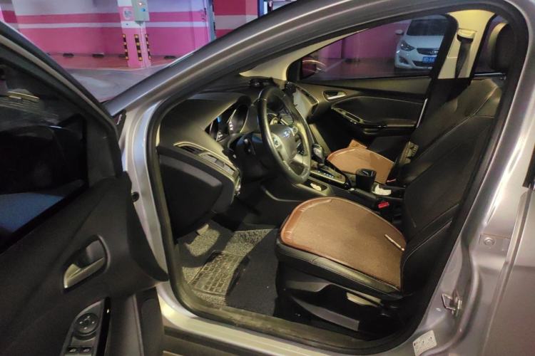 Used Ford Focus 2012 Sedan 1.6L Automatic Fashion Edition Driver Seat