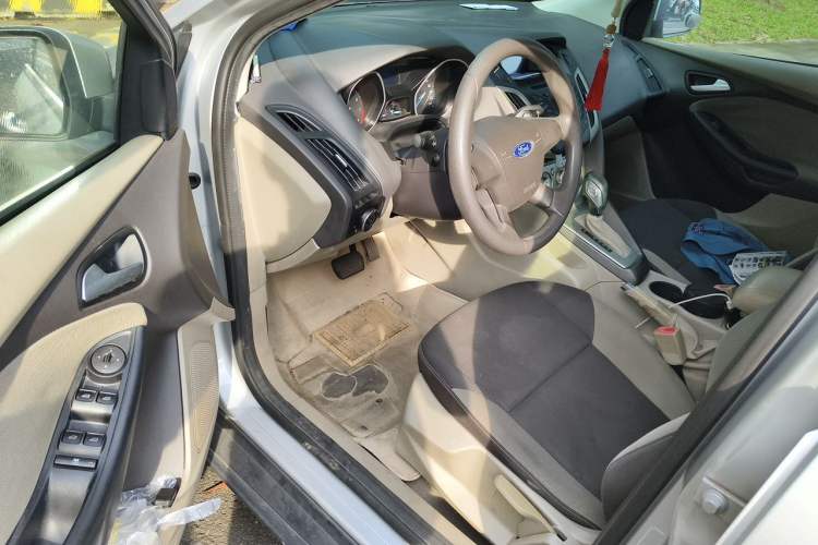 Used Ford Focus 2012 Sedan 1.6L Automatic Comfort Model Driver Seat