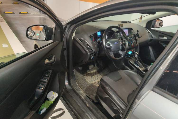 Used Ford Focus 2012 Sedan 1.6L Automatic Fashion Edition Driver Seat