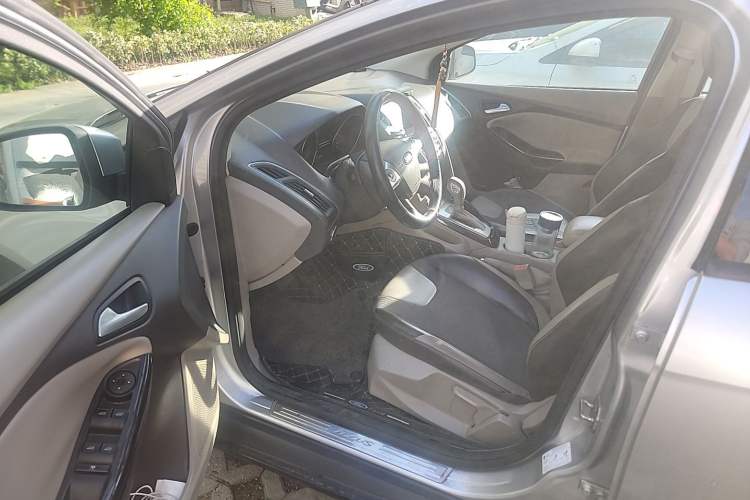Used Ford Focus 2012 Sedan 1.6L Automatic Fashion Edition Driver Seat