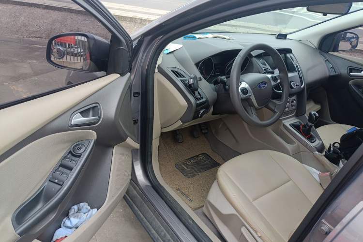 Used Ford Focus 2012 Sedan 1.6L Manual Comfort Model Driver Seat