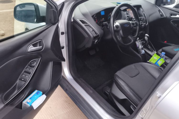 Used Ford Focus 2012 Hatchback 1.6L Automatic Fashion Edition Driver Seat