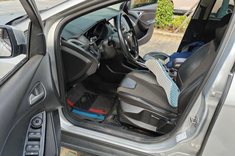 Used Ford Focus 2012 Sedan 1.6L Automatic Fashion Edition Driver Seat