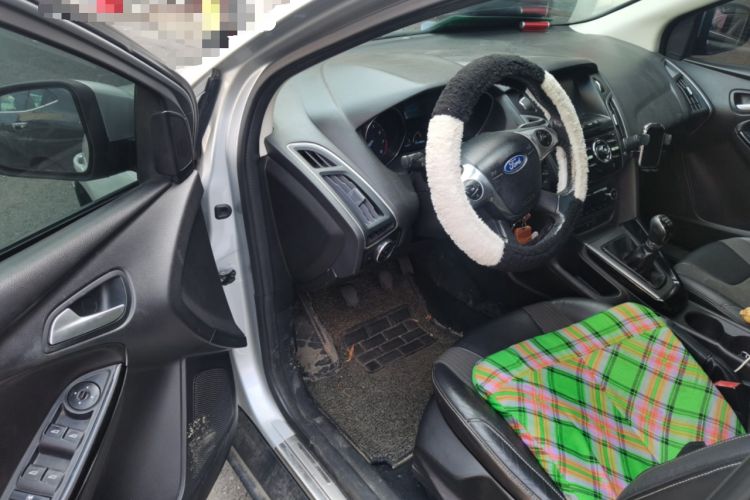 Used Ford Focus 2012 Sedan 1.6L Manual Fashion Edition Driver Seat