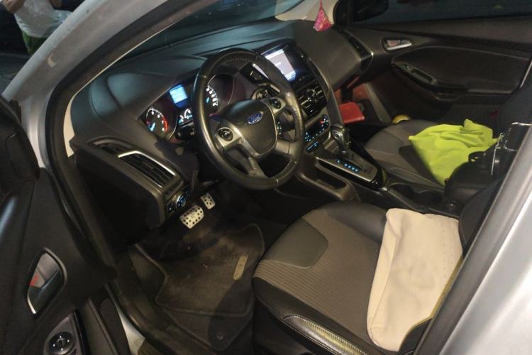 Used Ford Focus 2012 Sedan 1.6L Automatic Fashion Edition Driver Seat