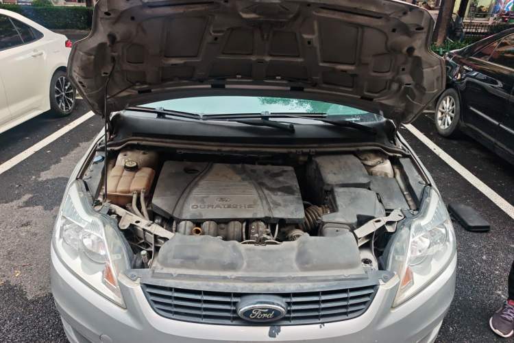 Used Ford Focus 2012 Sedan Classic 1.8L Manual Base Model Engine Bay