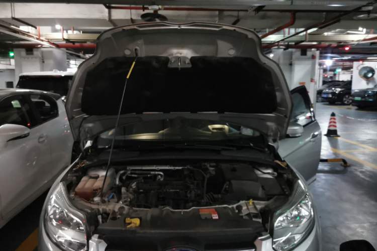 Used Ford Focus 2012 Sedan 1.6L Manual Fashion Edition Engine Bay