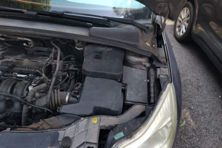Used Ford Focus 2012 Sedan 1.6L Automatic Comfort Model Engine Bay Left