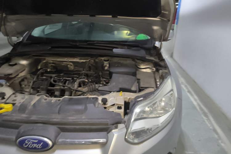 Used Ford Focus 2012 Sedan 1.6L Manual Fashion Edition Engine Bay Left