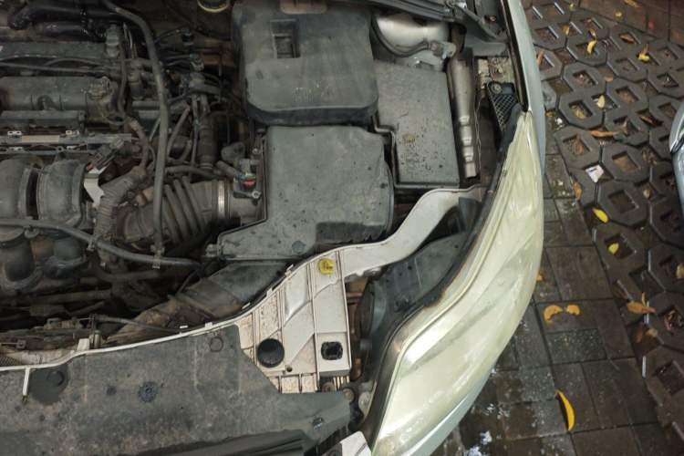Used Ford Focus 2012 Sedan 1.6L Automatic Comfort Model Engine Bay Left