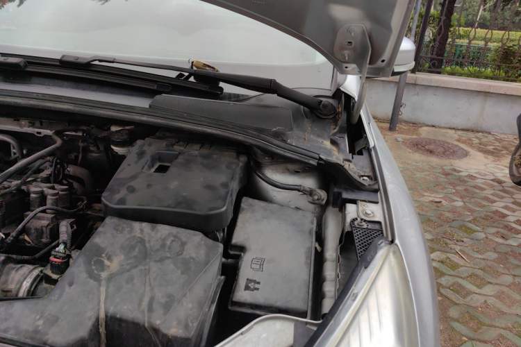 Used Ford Focus 2012 Sedan 1.6L Automatic Comfort Model Engine Bay Left