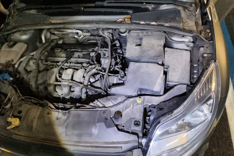 Used Ford Focus 2012 Sedan 1.6L Manual Comfort Model Engine Bay Left