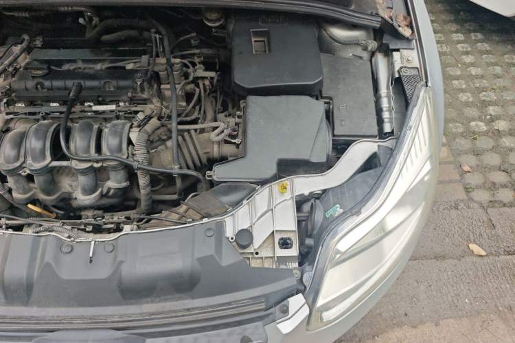 Used Ford Focus 2012 Sedan 1.6L Automatic Comfort Model Engine Bay Left