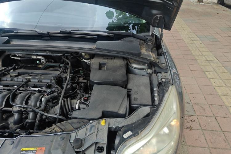 Used Ford Focus 2012 Sedan 1.6L Automatic Comfort Model Engine Bay Left