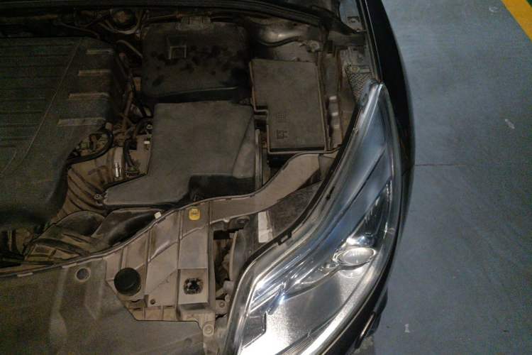 Used Ford Focus 2012 Sedan 2.0L Automatic Flagship Model Engine Bay Left