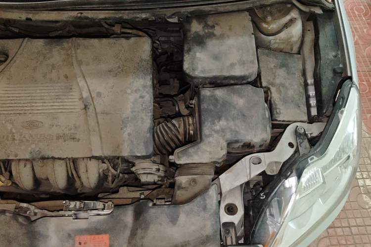 Used Ford Focus 2012 Sedan Classic 1.8L Manual Base Model Engine Bay Left