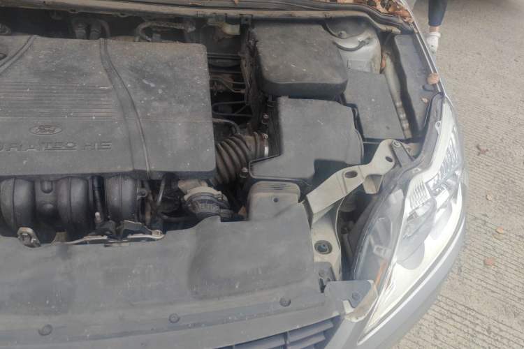 Used Ford Focus 2012 Sedan Classic 1.8L Manual Fashion Edition Engine Bay Left