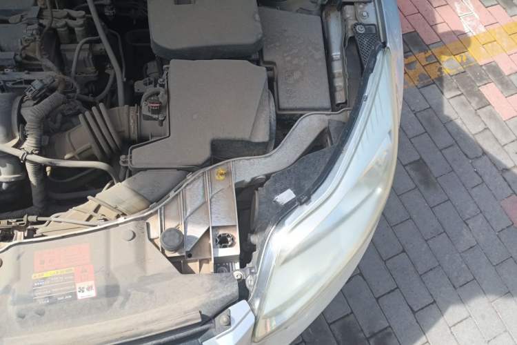 Used Ford Focus 2012 Sedan 1.6L Manual Comfort Model Engine Bay Left