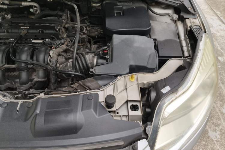 Used Ford Focus 2012 Sedan 1.6L Manual Comfort Model Engine Bay Left