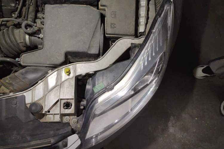 Used Ford Focus 2012 Hatchback 1.6L Automatic Comfort Model Engine Bay Left