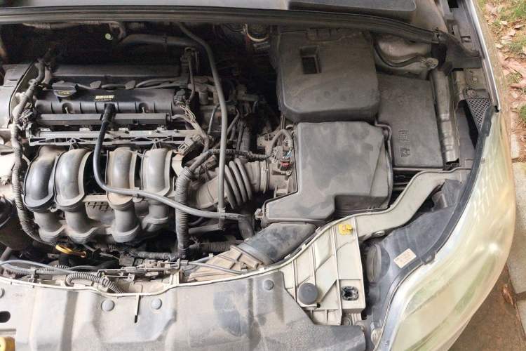 Used Ford Focus 2012 Sedan 1.6L Automatic Comfort Model Engine Bay Left