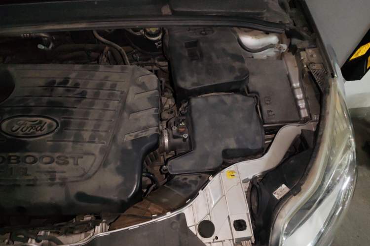 Used Ford Focus 2012 Sedan 1.6L Automatic Fashion Edition Engine Bay Left