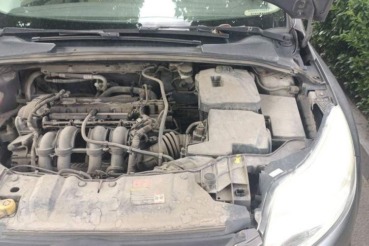 Used Ford Focus 2012 Sedan 1.6L Manual Comfort Model Engine Bay Left