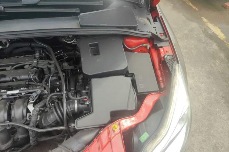 Used Ford Focus 2012 Hatchback 1.6L Automatic Fashion Edition Engine Bay Left
