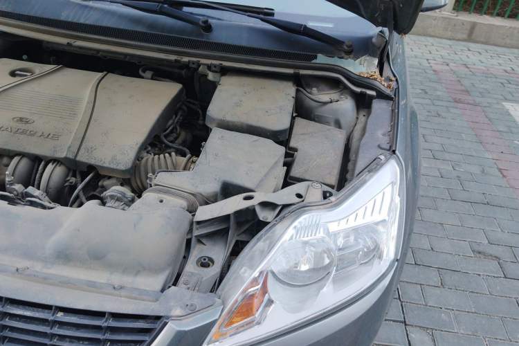 Used Ford Focus 2012 Sedan Classic 1.8L Manual Base Model Engine Bay Left
