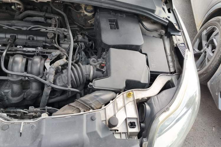 Used Ford Focus 2012 Sedan 1.6L Automatic Comfort Model Engine Bay Left