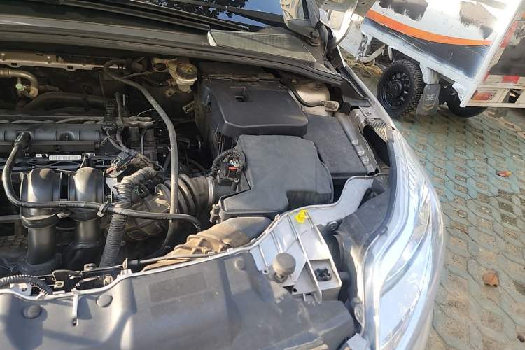 Used Ford Focus 2012 Sedan 1.6L Automatic Fashion Edition Engine Bay Left