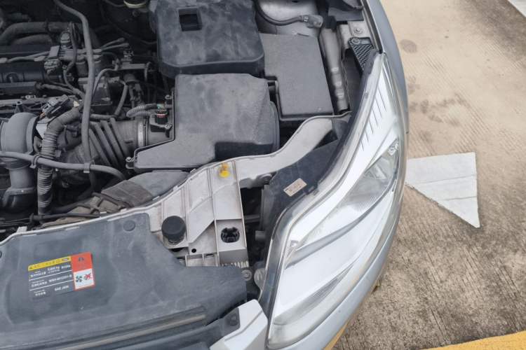 Used Ford Focus 2012 Hatchback 1.6L Automatic Fashion Edition Engine Bay Left