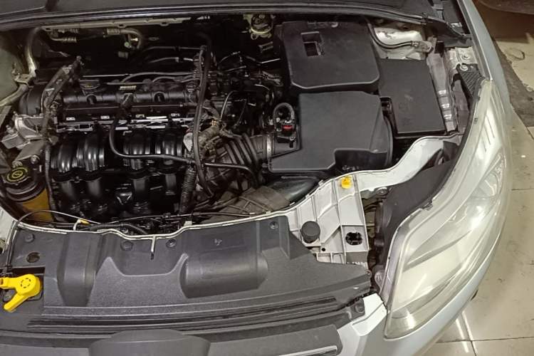 Used Ford Focus 2012 Hatchback 1.6L Automatic Comfort Model Engine Bay Left