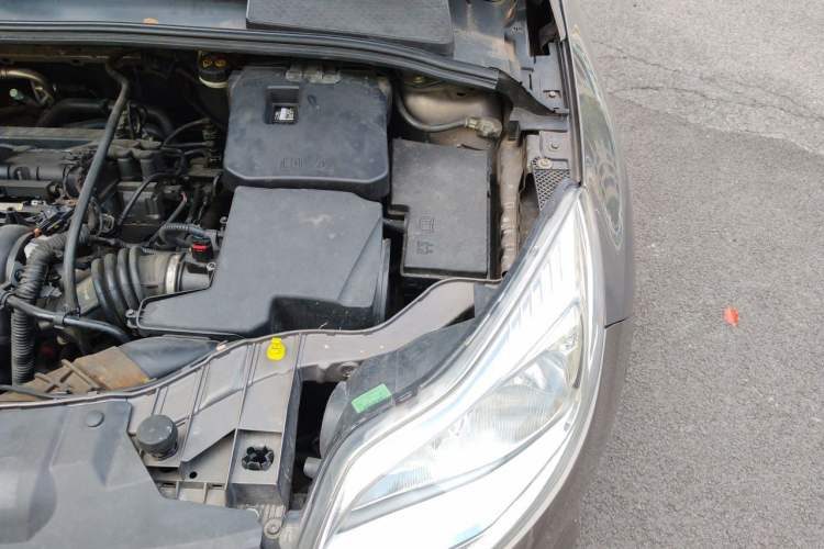 Used Ford Focus 2012 Sedan 1.6L Automatic Fashion Edition Engine Bay Left