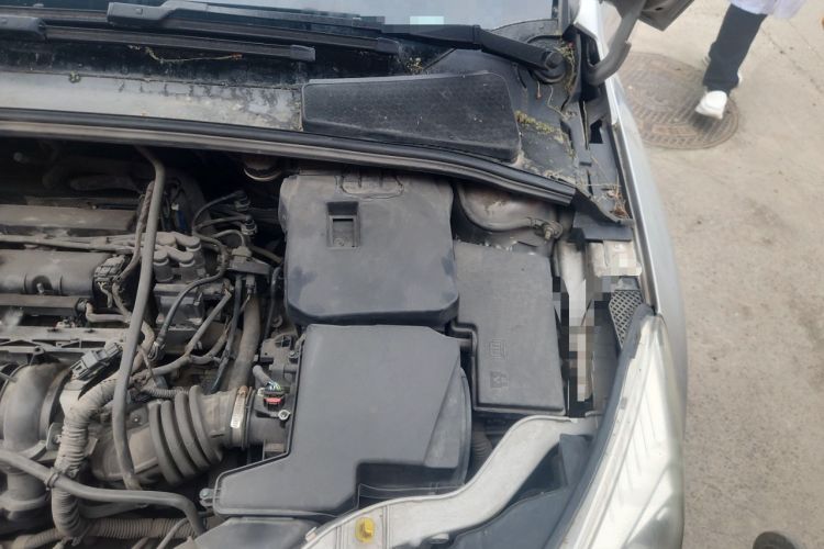 Used Ford Focus 2012 Hatchback 1.6L Automatic Comfort Model Engine Bay Left